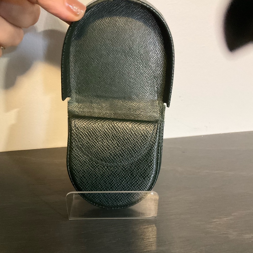 Louis Vuitton Taiga Coin Case - Picture 4 of 11